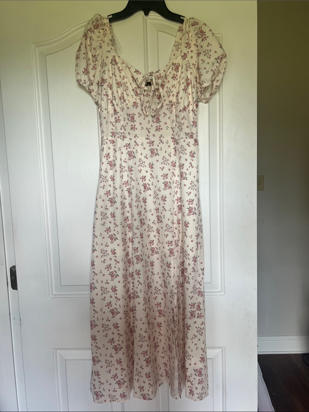 Cream Floral Maxi Dress with Pink Accent and Puff Sleeves